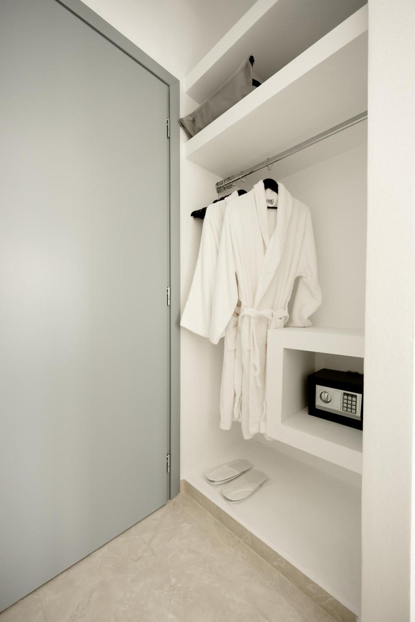 Nastram Suites Oia الغرفة الصورة