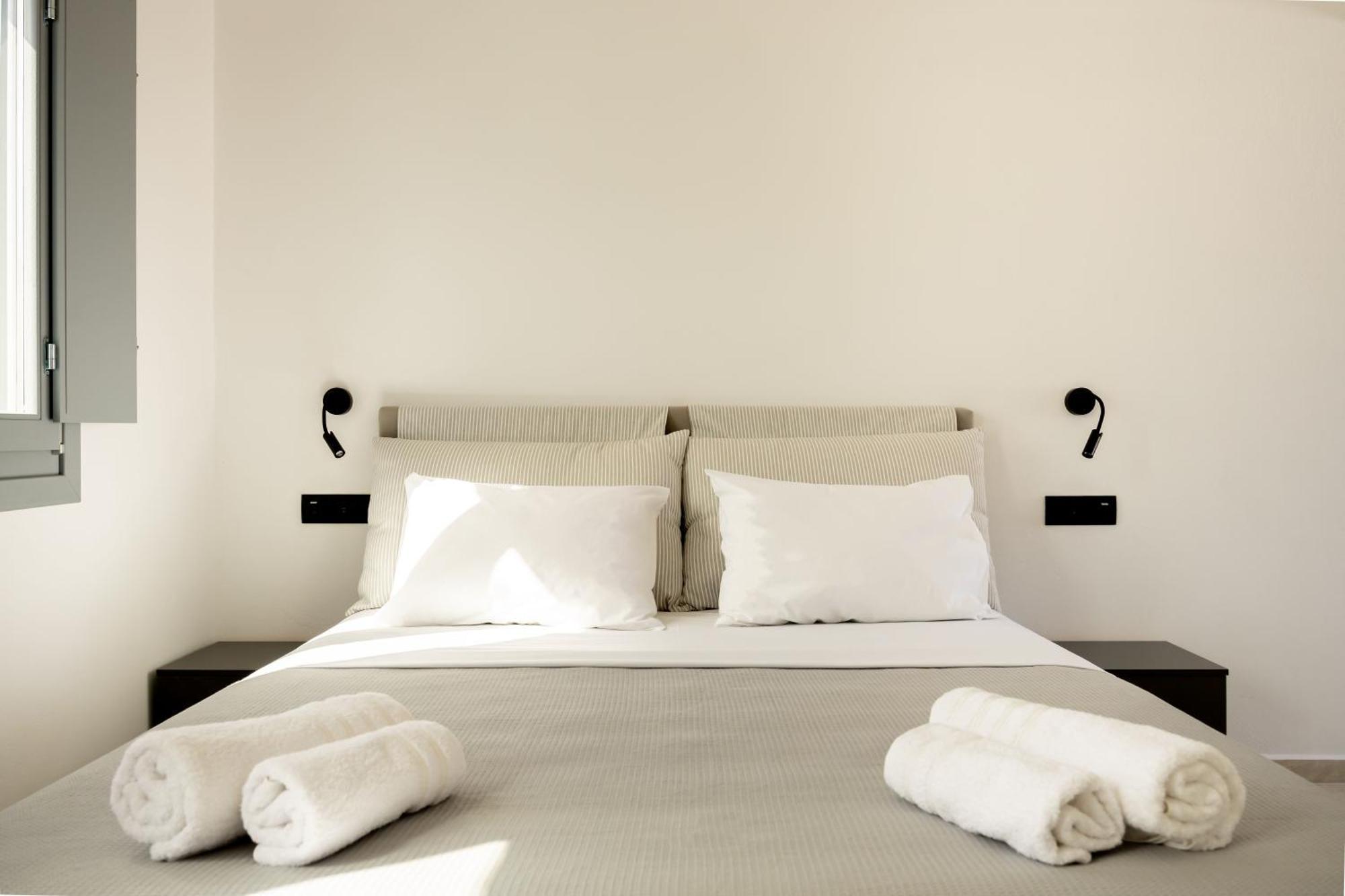 Nastram Suites Oia الغرفة الصورة